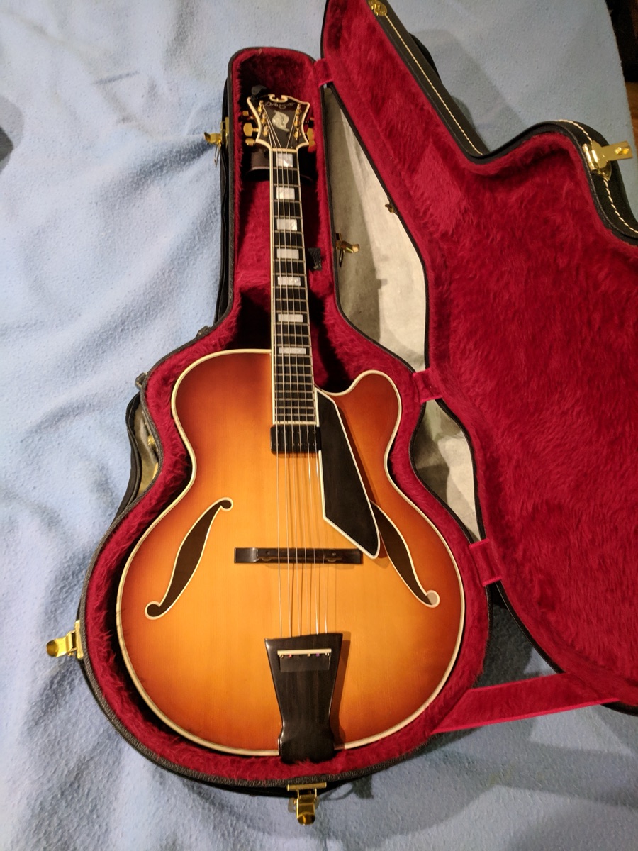 1982 D'Aquisto Excel instrument photograph