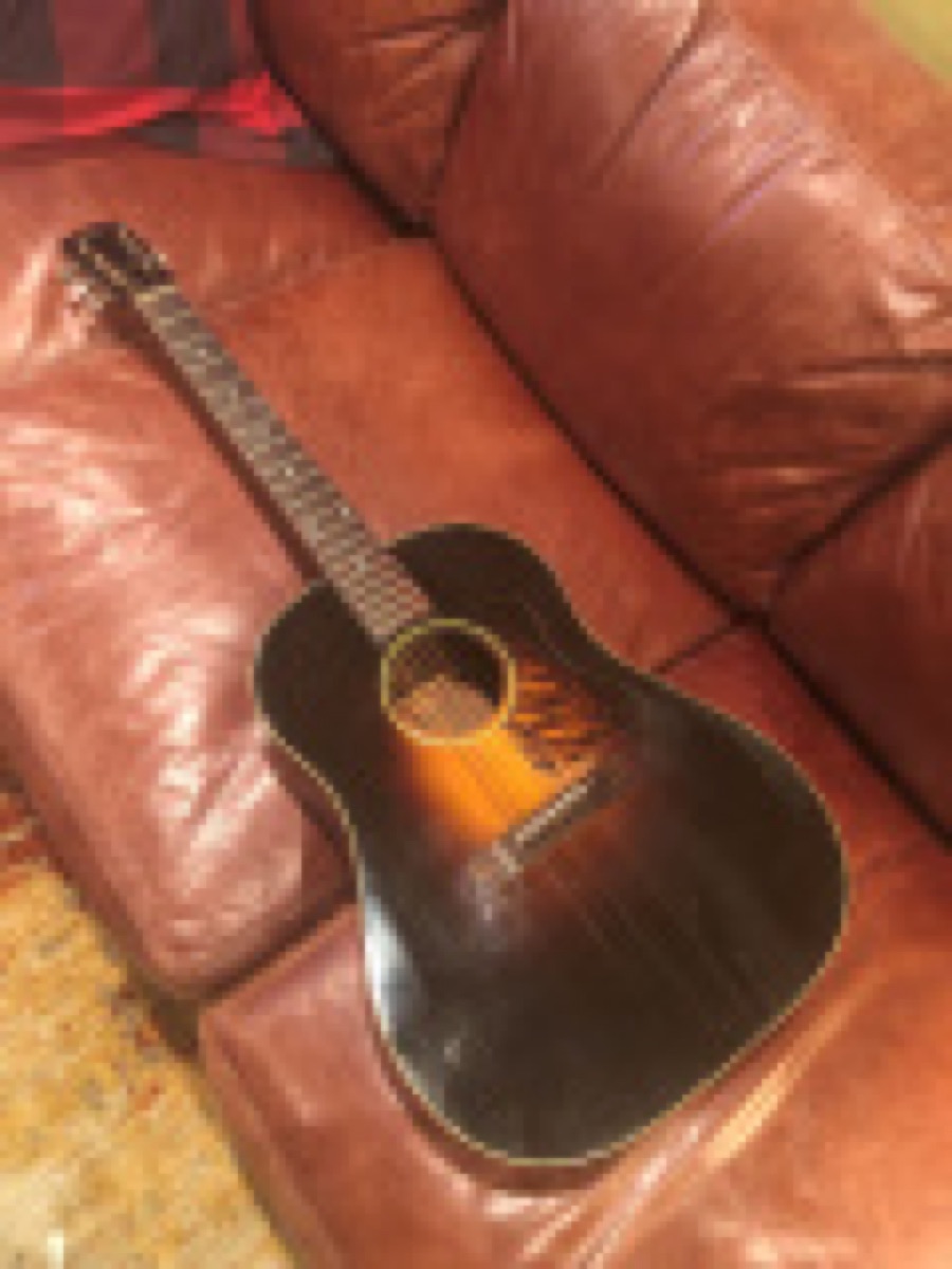 1934 Gibson Jumbo instrument photograph
