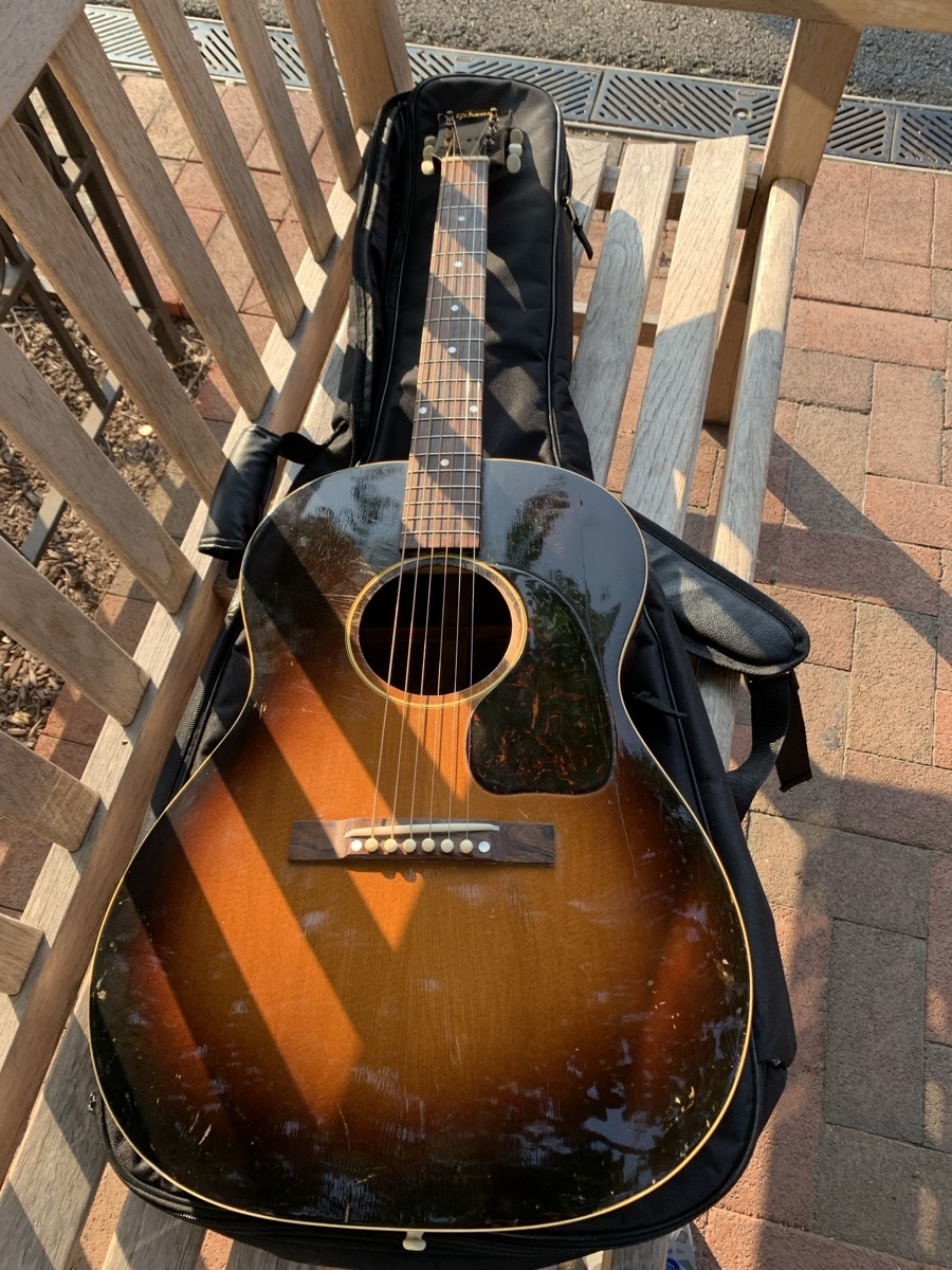 1950 Gibson LG-2 instrument photograph
